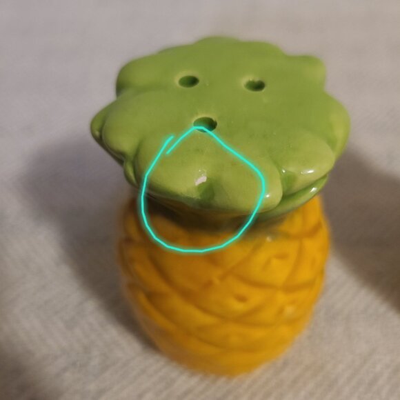 Pineapple salt and pepper shakers- ceramic - Picture 5 of 5